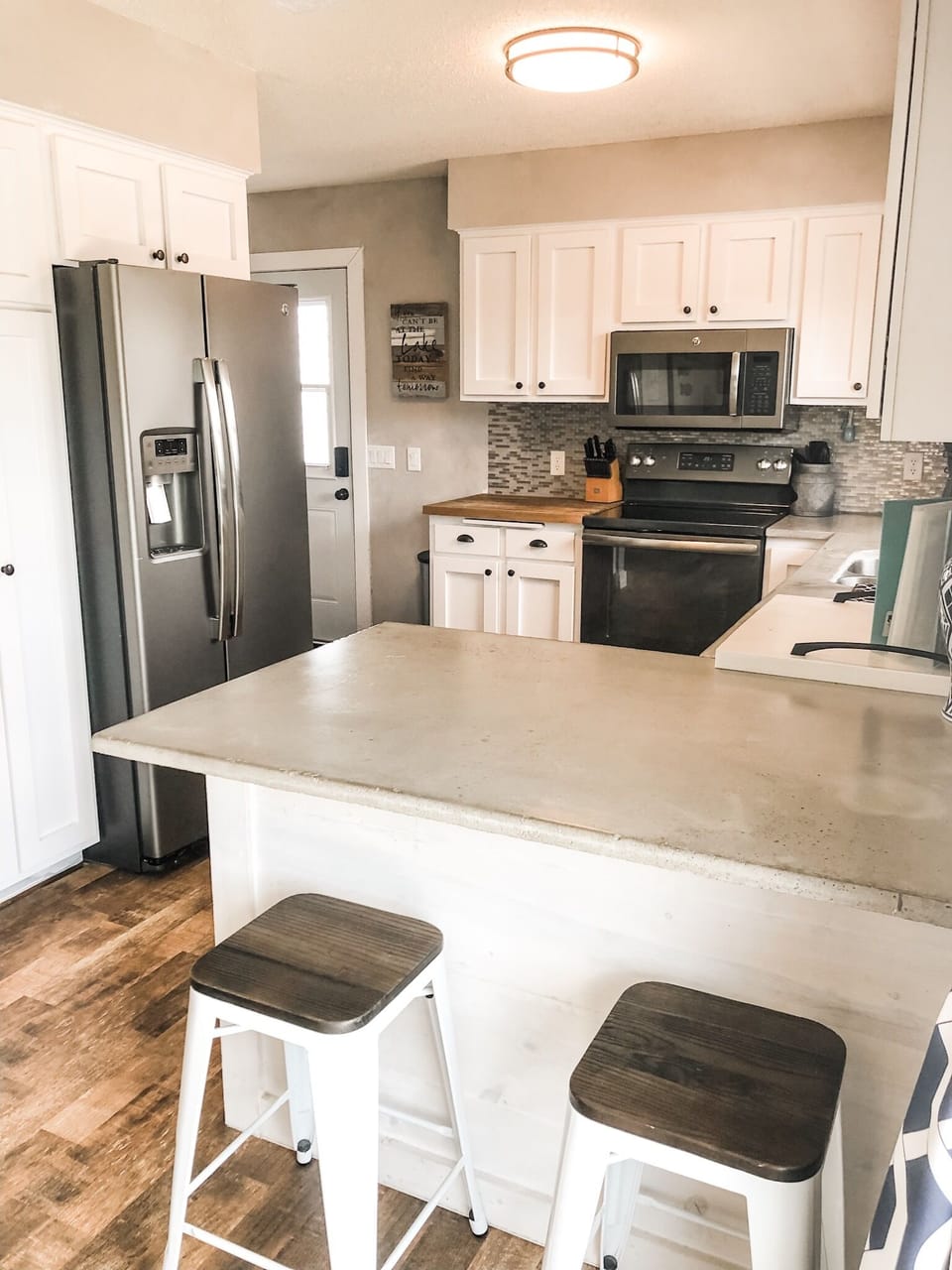 Kitchen & Breakfast bar 