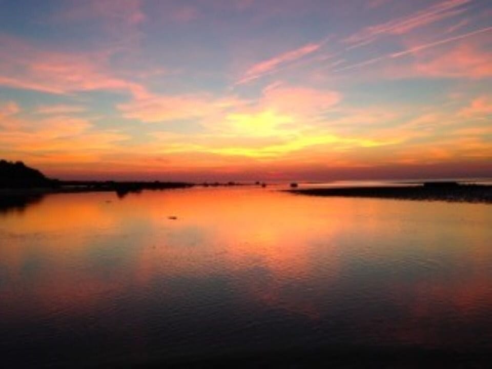 Walk to the bay for a fabulous sunset.