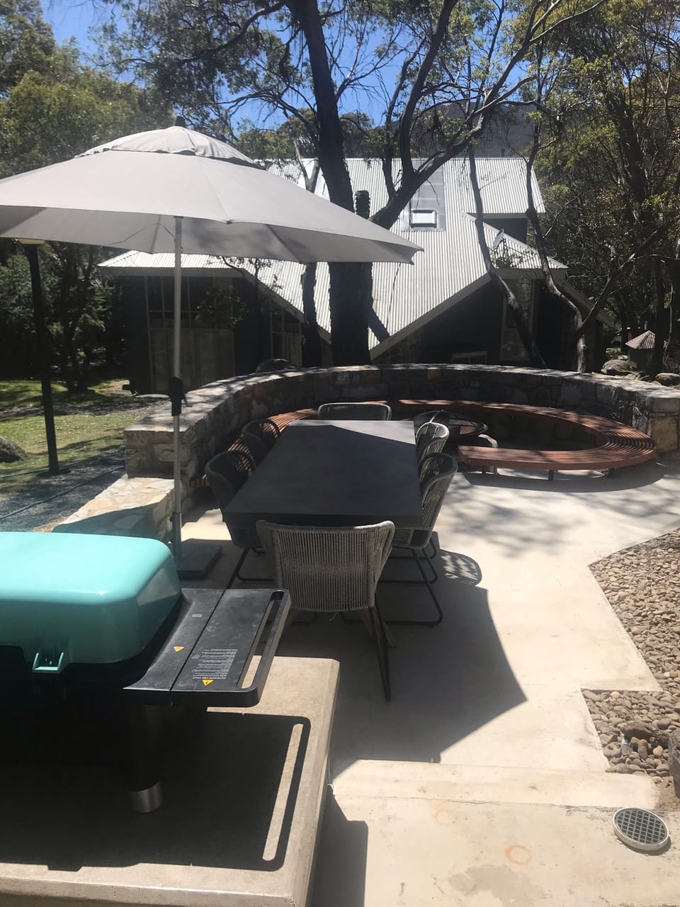 Brand new courtyard and entertaining area