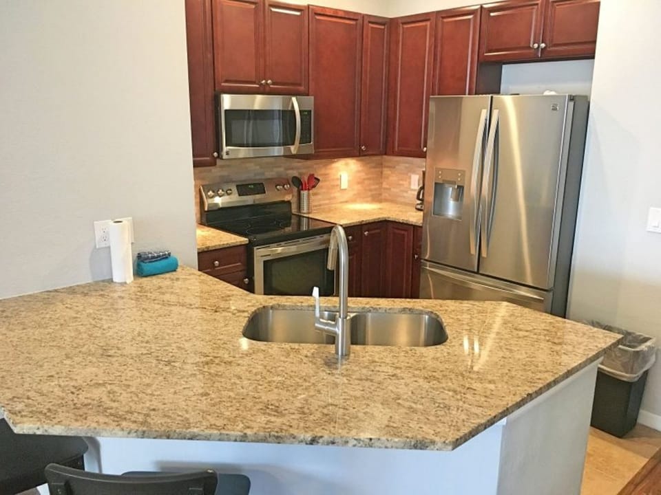 fully equipped kitchen 