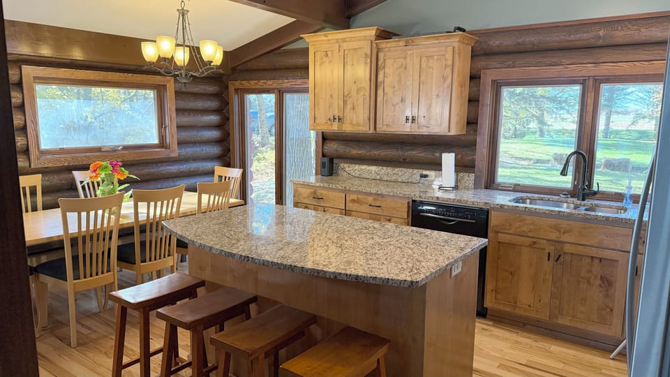 Kitchen / dining area