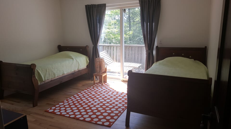 Twin bedroom