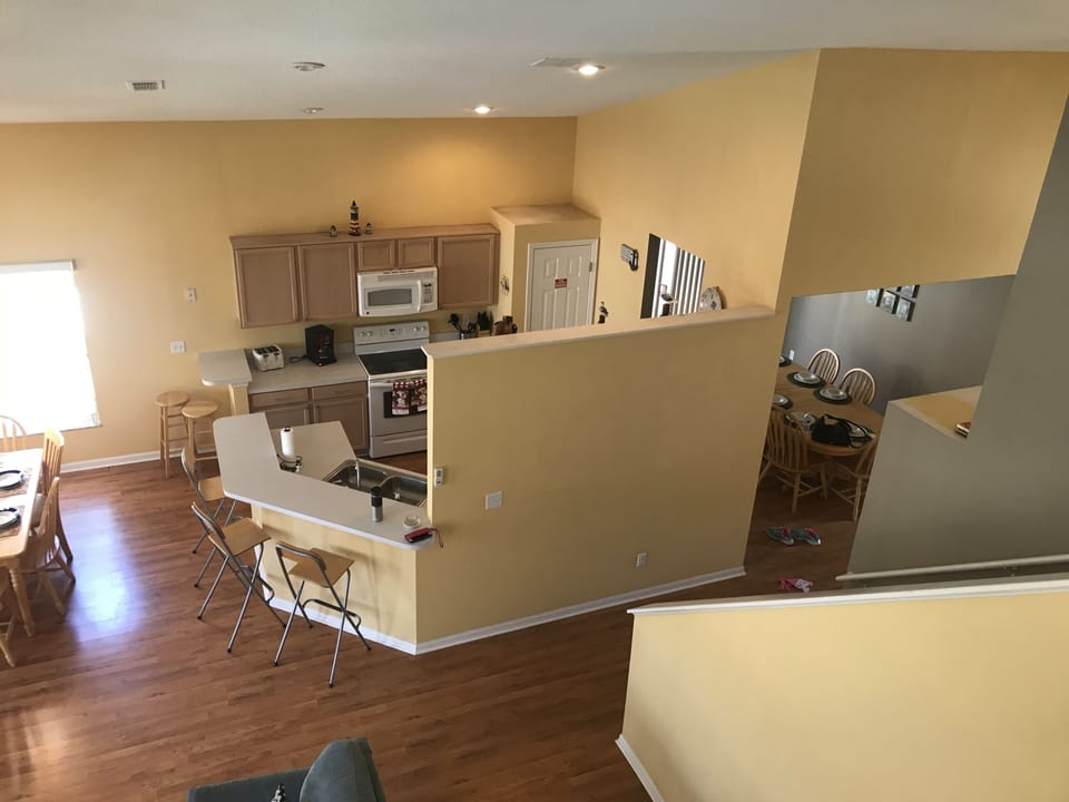 Kitchen & Dining