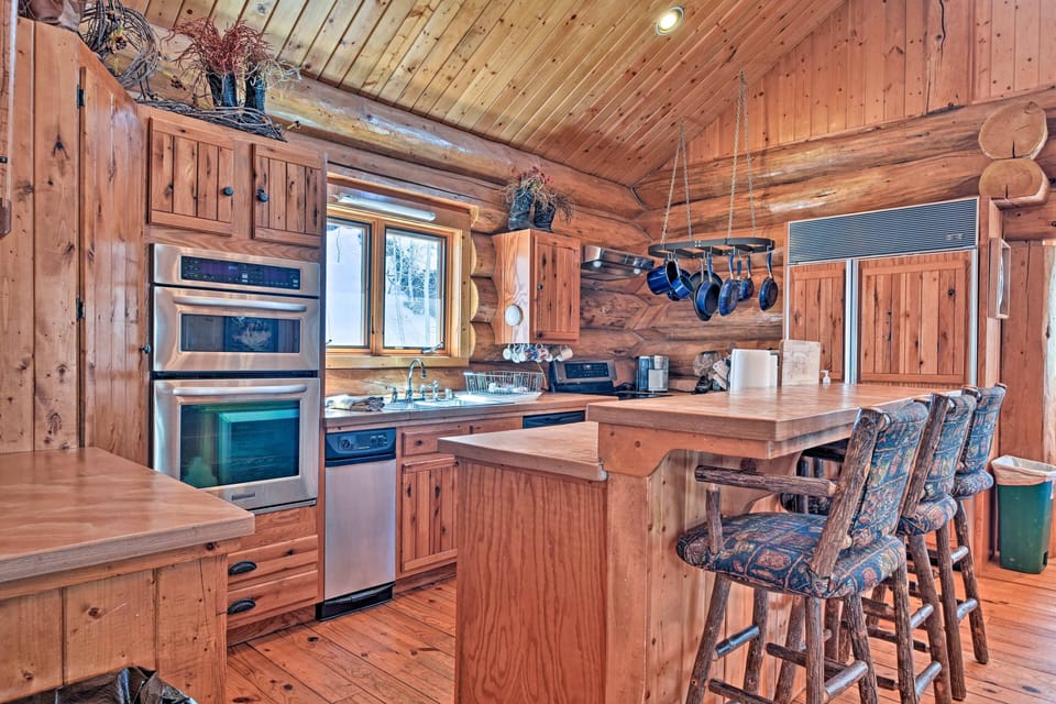 Kitchen & Bar