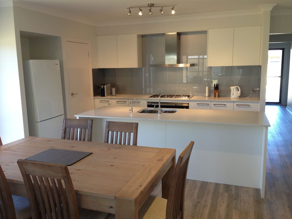 Dining & Kitchen