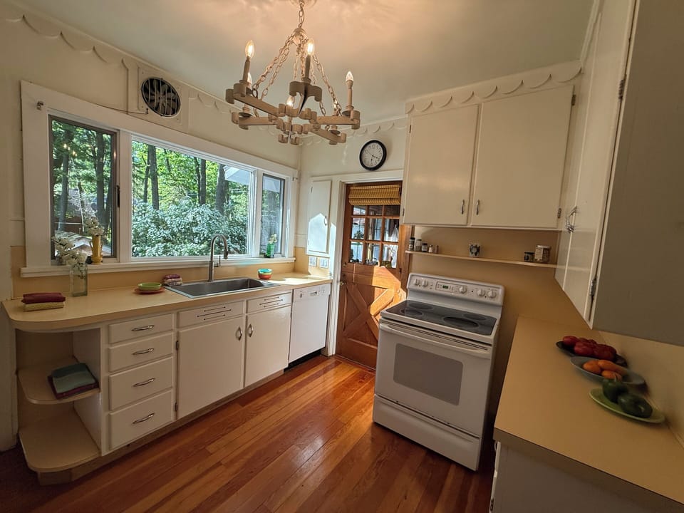 Kitchen, includes stove, 2 fridges, microwave and more