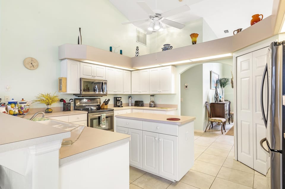 A fully equipped kitchen means you can cook all your meals!