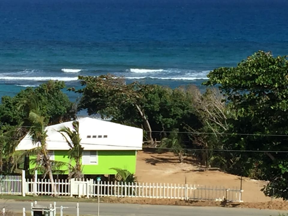 50 steps to the Beach! Snorkeling, swimming or just relax the day away! 3br/2ba.