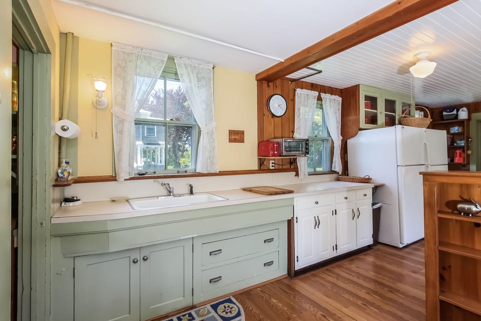 Kitchen sink area
