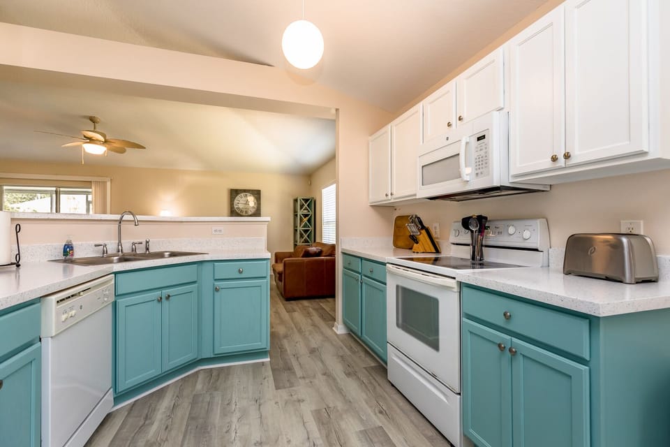 Dishwasher, Ceramic Cook Top Oven, and Microwave + small appliances 
Photo 2