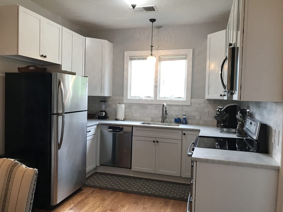 Newly updated light and brite kitchen 