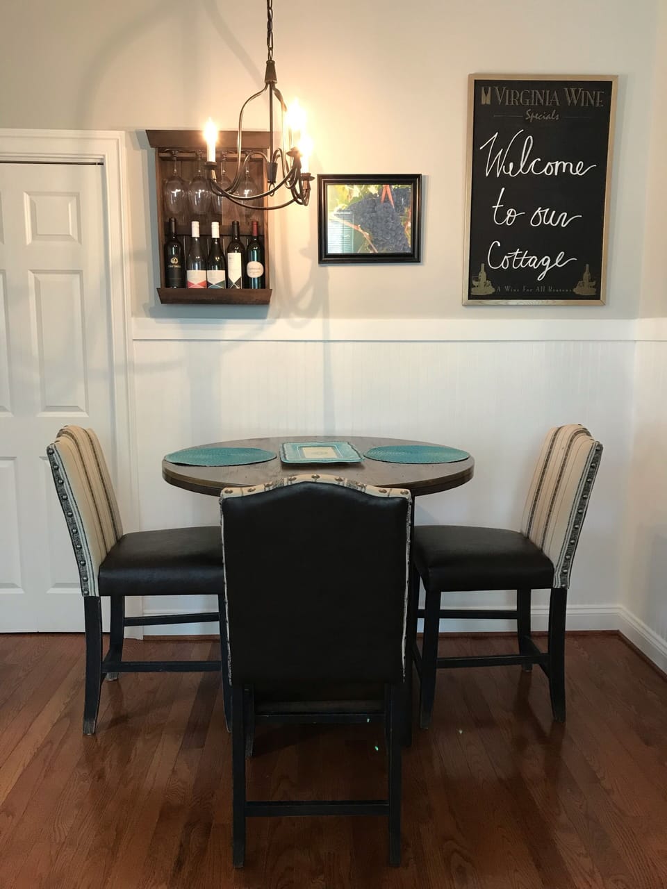 Cozy breakfast nook