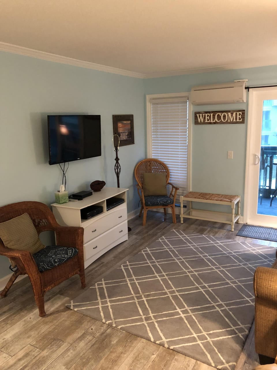 flat screens with cable in all rooms