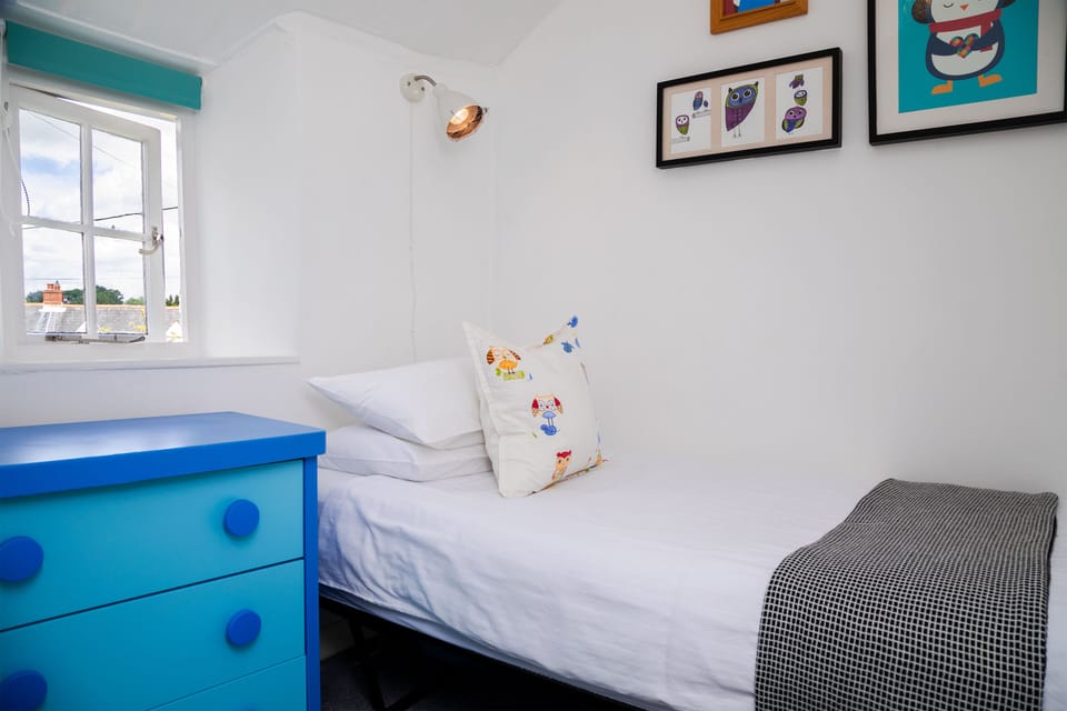 Small single bedroom