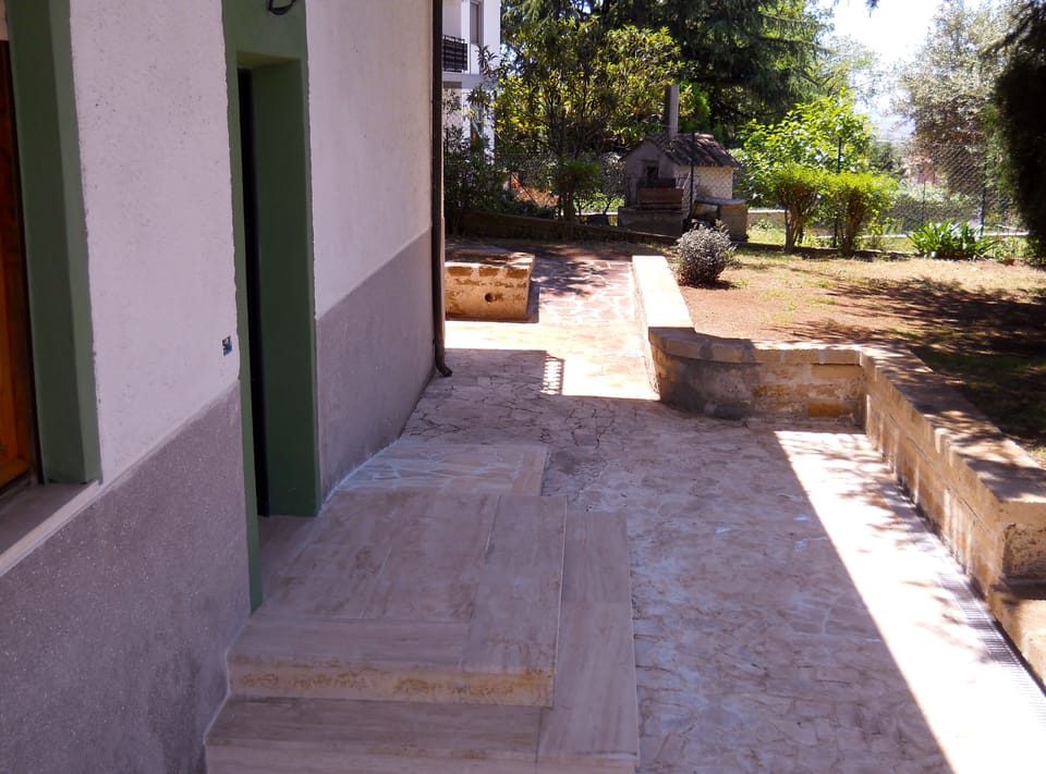 Ramps of access to the house and to the garden without stairs