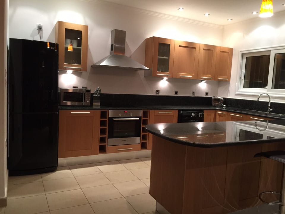 Open plan Kitchen with granite work surface