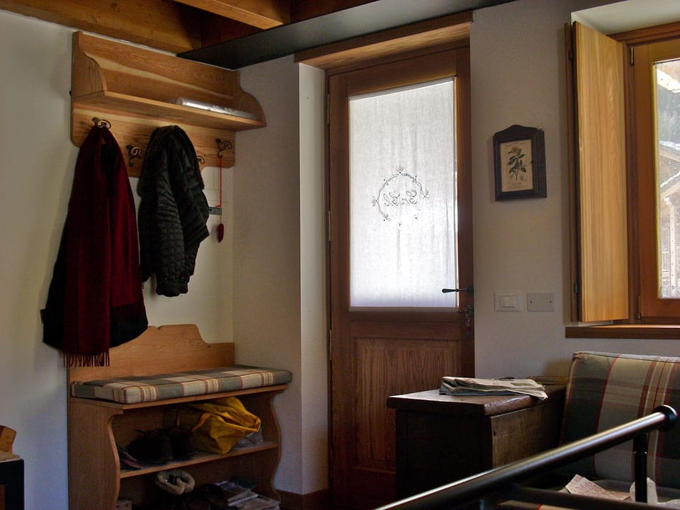 Entrance & hangers