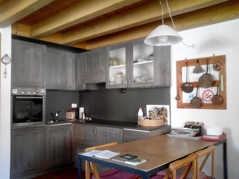 kitchen & dining room
