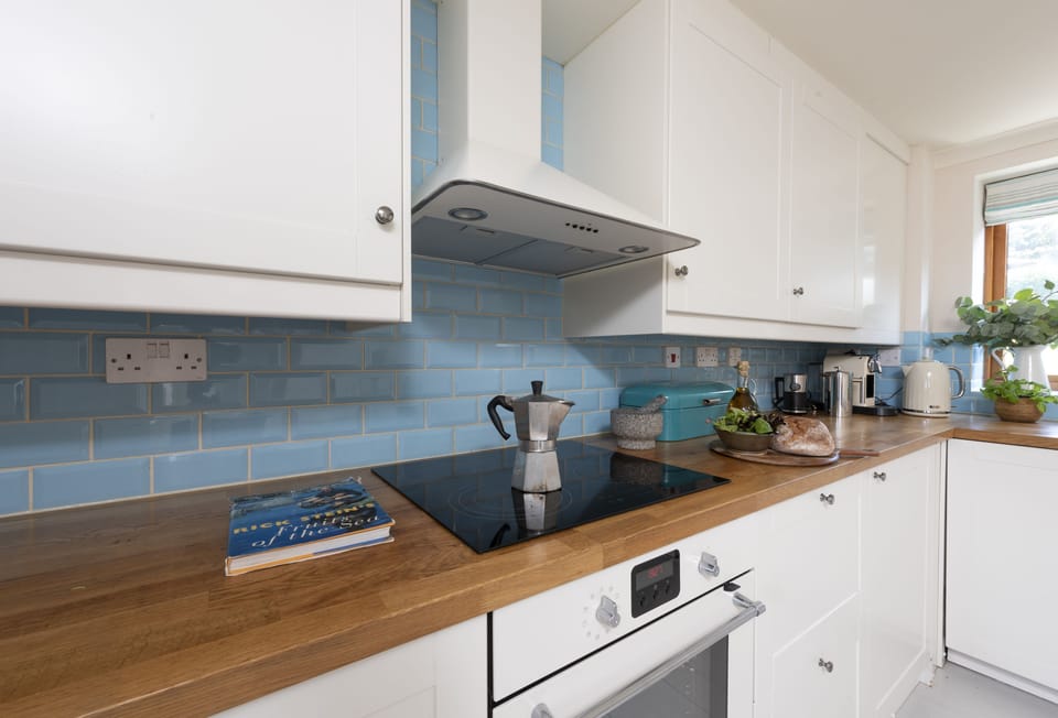 Curlews Cwtch, Roserrow. Ground floor: Kitchen with an electric oven and hob, fridge, freezer, dishwasher and washing machine
