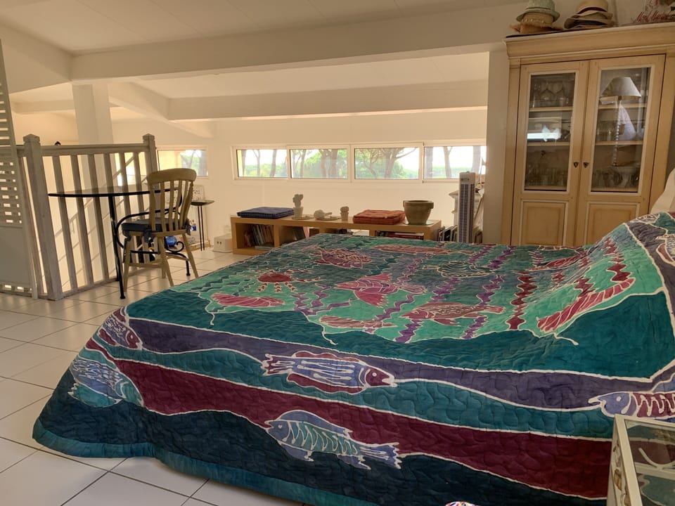 Mezzanine bedroom with small sea view.