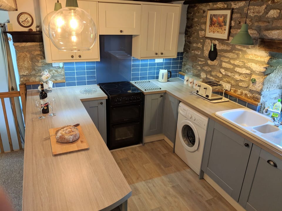 with loads of cupboard space for all your holiday goodies :o)))