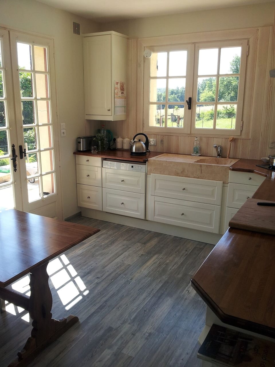 Sunny modern kitchen