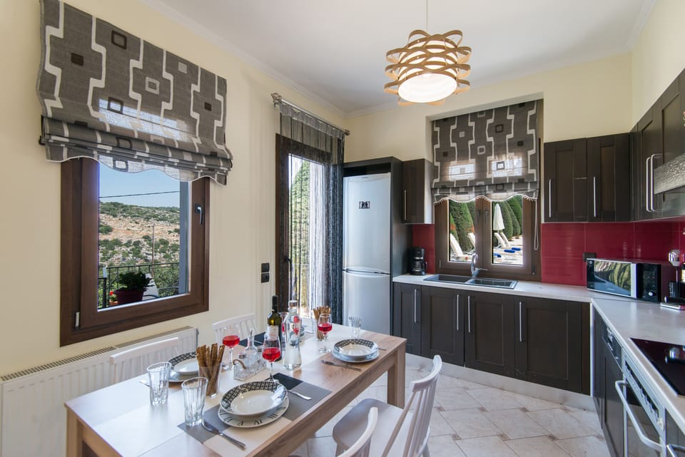 Amazing fully equipped kitchen, with a dining area!
Enjoy your meals!