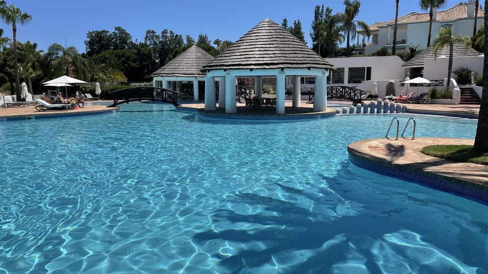 Pool island with bridges