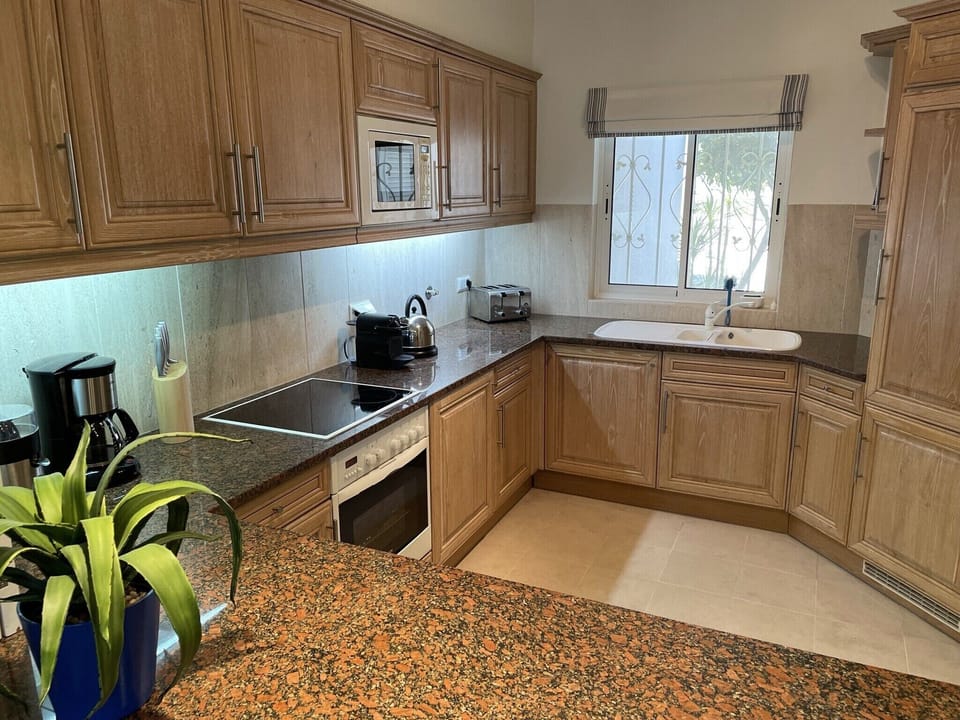 Kitchen with Bosch appliances 