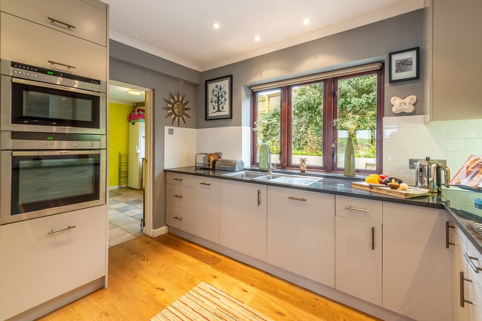 Pentewan, Polzeath. Ground floor:  Well equipped kitchen