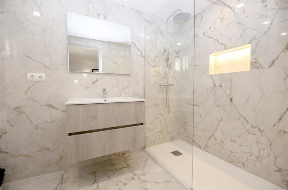 En-suite bathroom to the twin bedroom with walk-in shower, toilet and hand basin