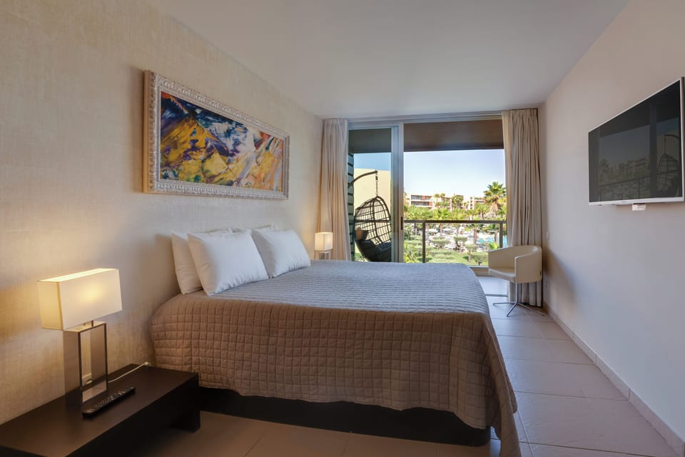 Suite with bathroom opening onto the 17 meter balcony.