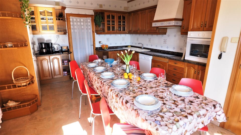 kitchen fully equipped
