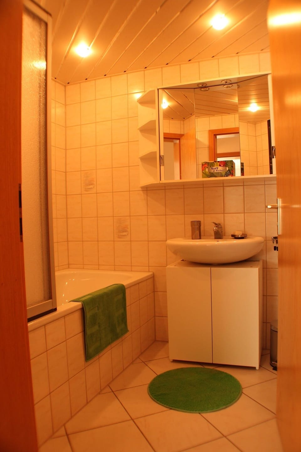 Badezimmer / Bath Room