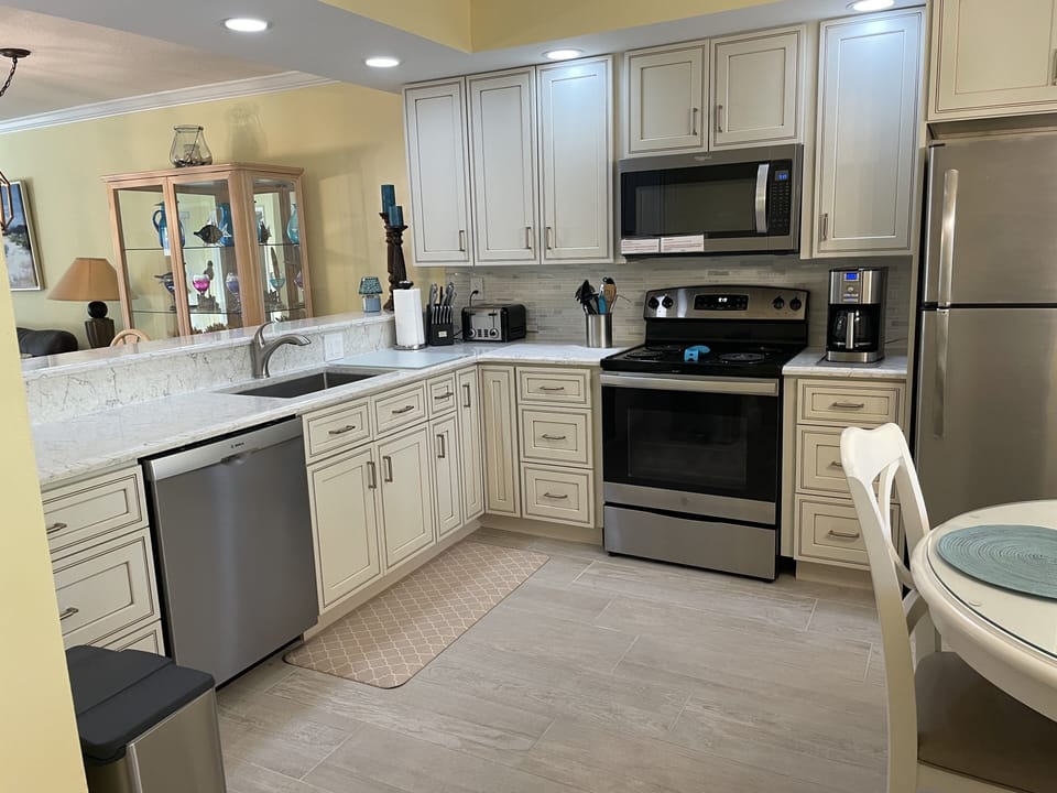 Lazy Susan cabinet; Over Range Microwave!
