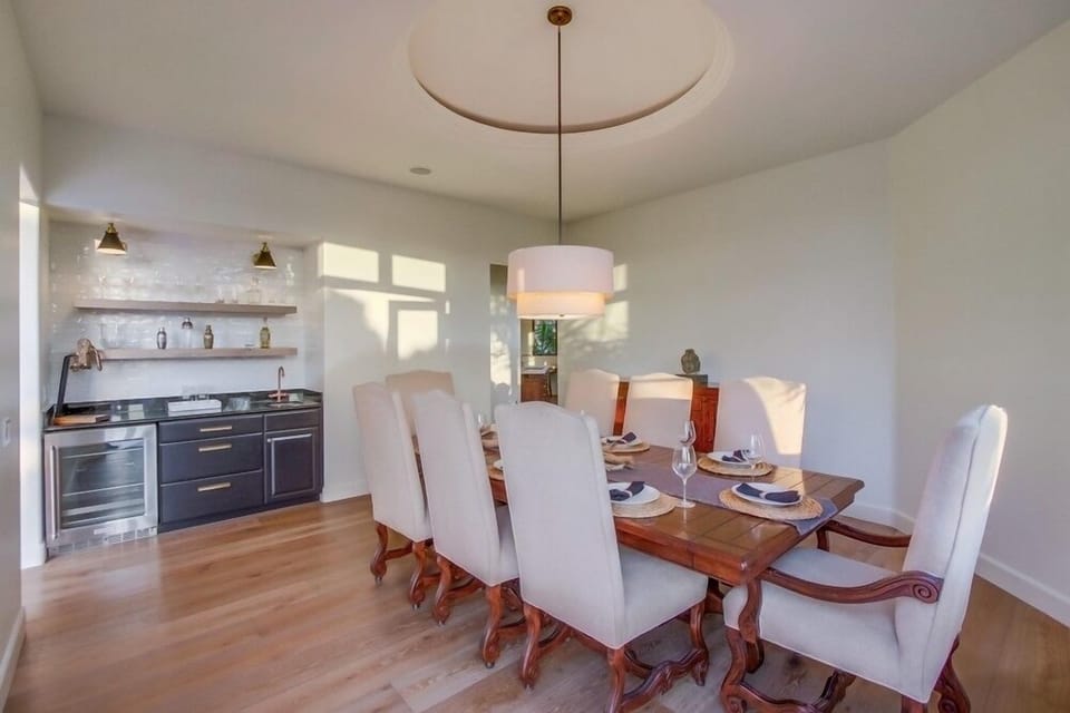Dining room that can seat up 14