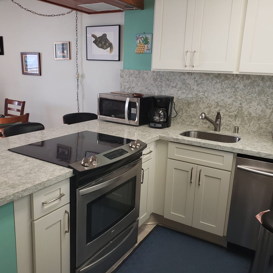 Kitchen is looking good and it is almost a foot bigger than it was!!
