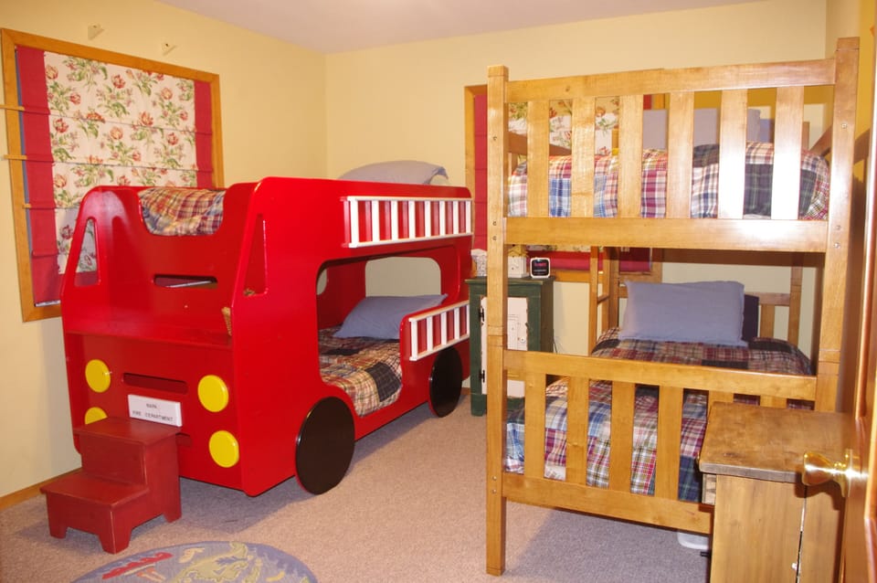 Fire engine bunk bed with additional bunk bed (four regular twin size beds)