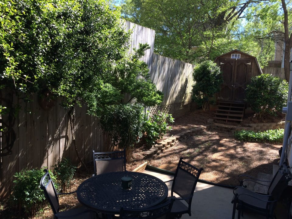 Backyard private patio, dining set with seating for 6