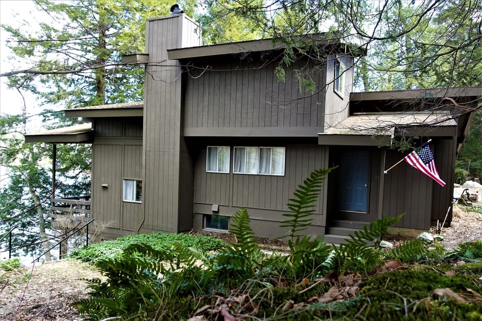 Drive in view of 6 split level family lake house