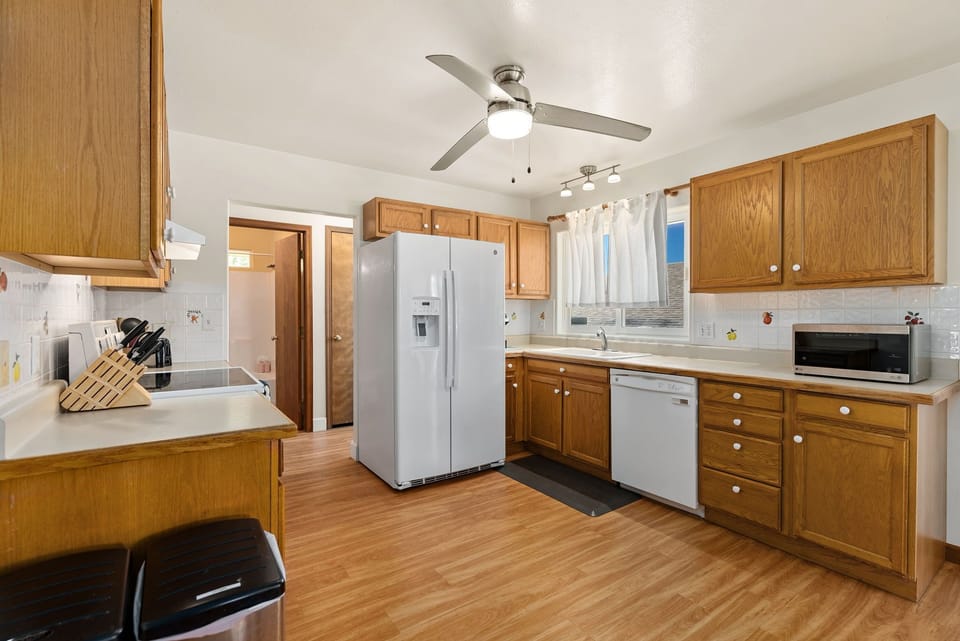 Kitchen with dishwasher 