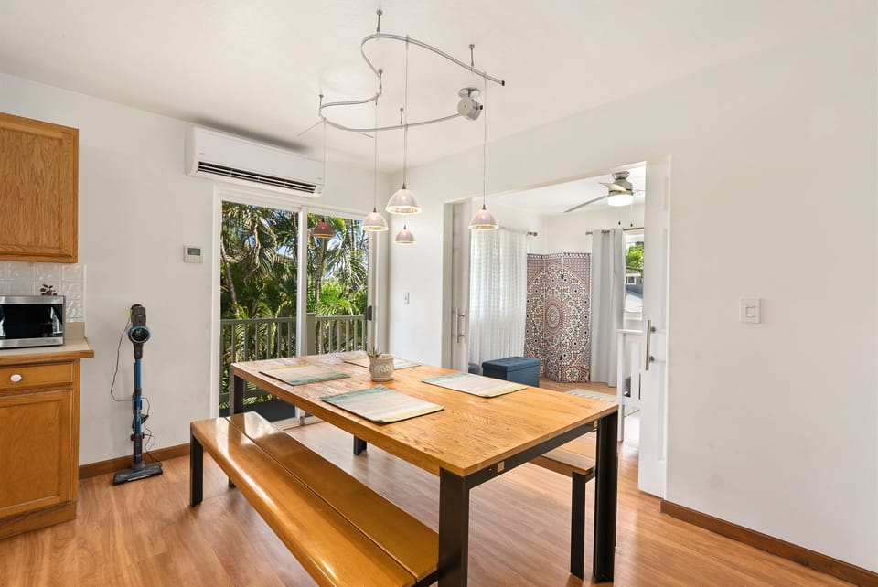 Large split a/c in dining room
