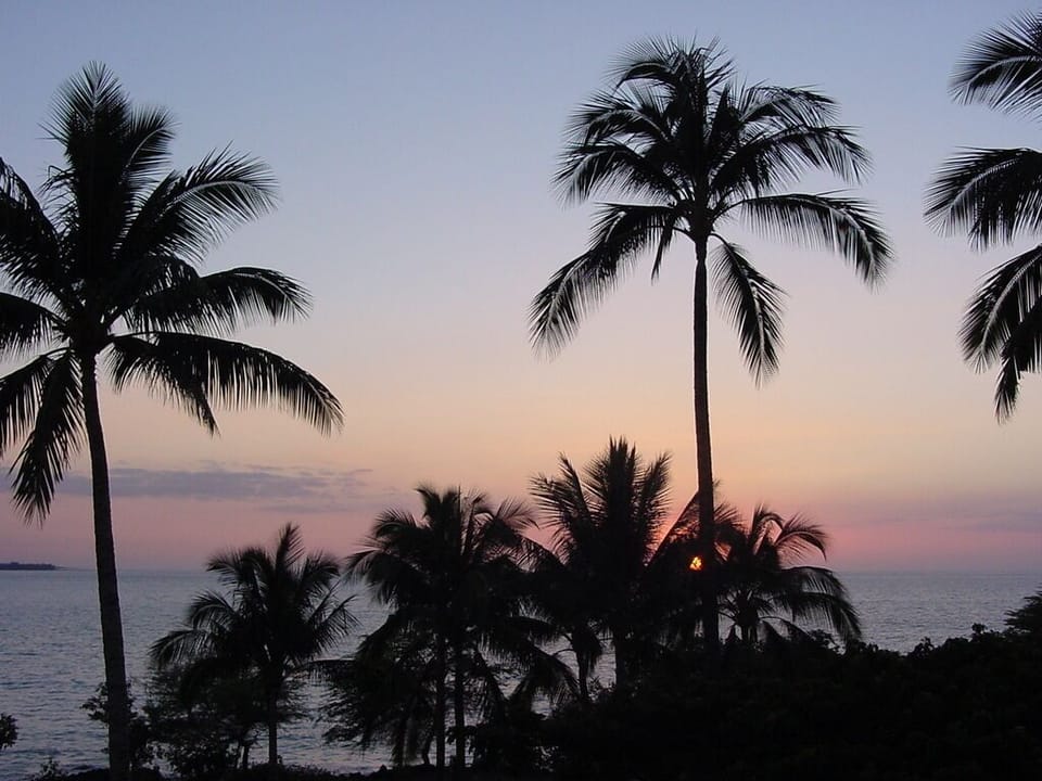 How sunset can charm you at Ekahi. . . 