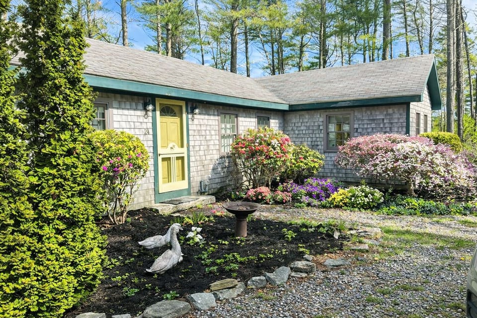 Alternate view of the front of the house.