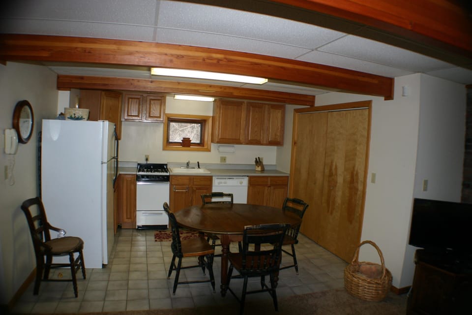 Separate lower level full kitchen w/ washer/dryer. This level sleeps 8 w/2 FB 