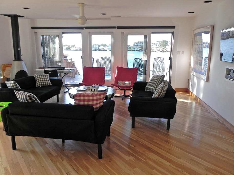 main floor family room with view of Harvest Cove.