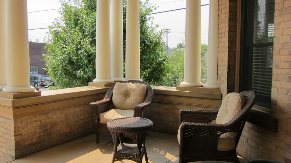 The front porch of the Bab's.