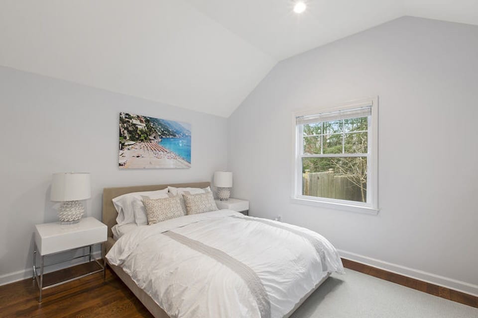 Guest bedroom 