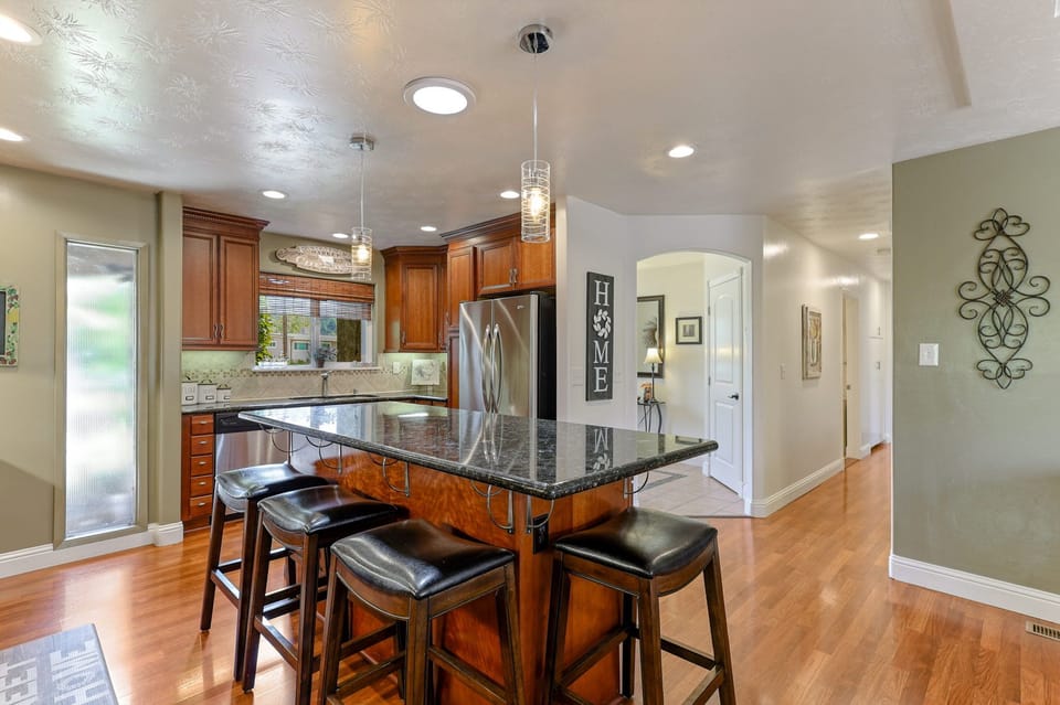 Kitchen Island Bar 