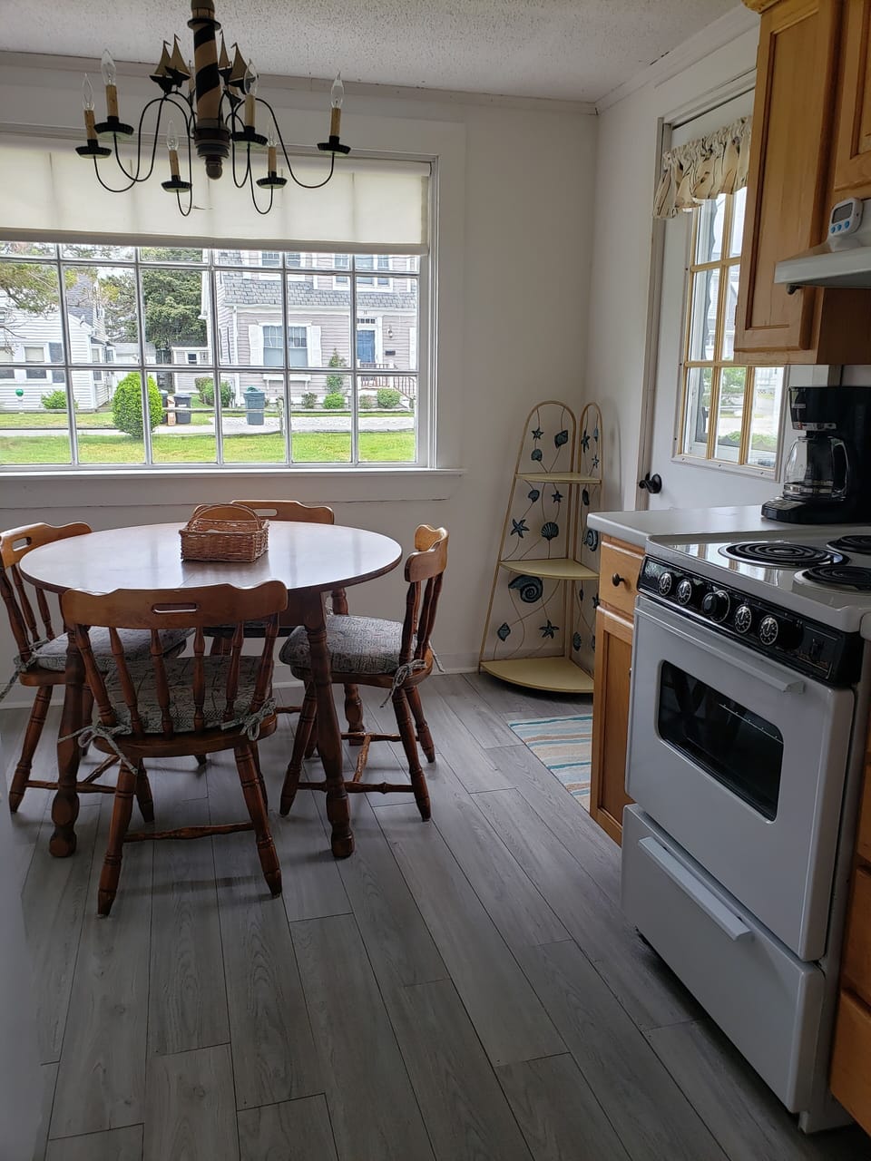 Eat in kitchen.